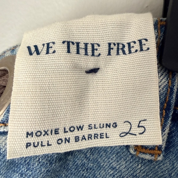 Free People Moxie Low Slung Pull on Barrel Jeans in paint splatter. Size 25 - Picture 5 of 7